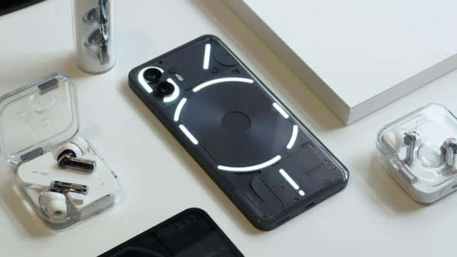 Smartphone and Nothing Earbuds